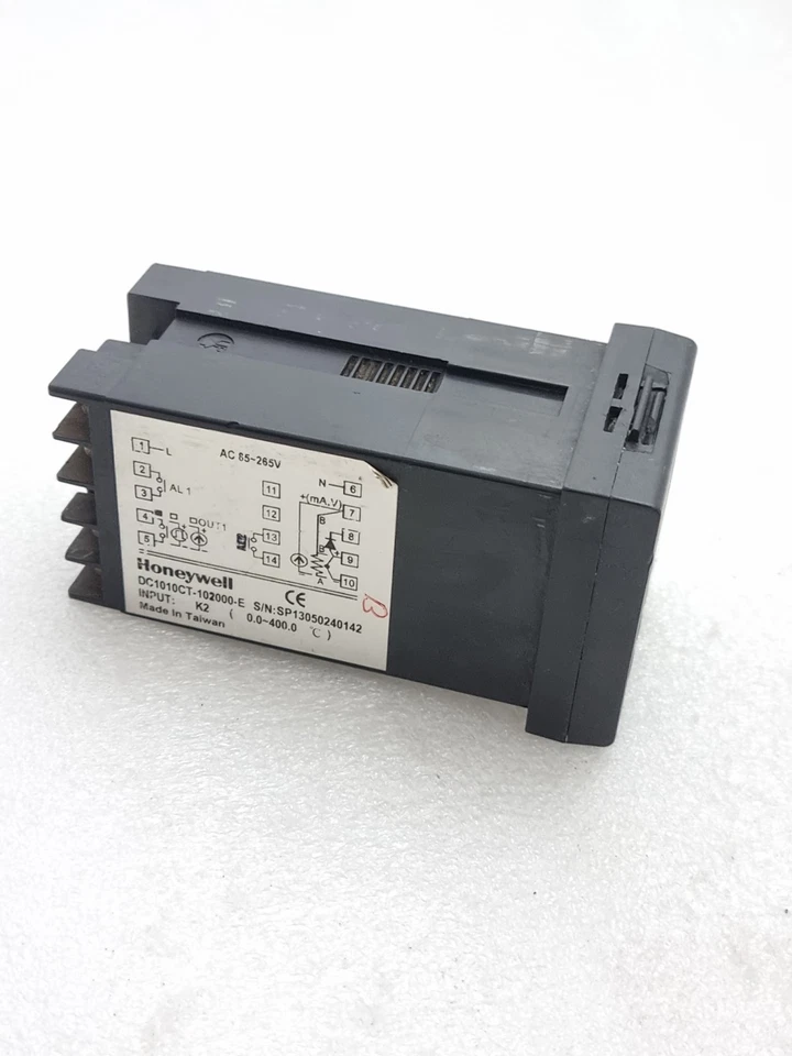 Honeywell DC1010CT-102000-E 85-265Vac Temperature Controller (Used Working)